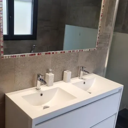 Maison Avec 2 Couchages Piscine Privative Ajaccio (Corsica)